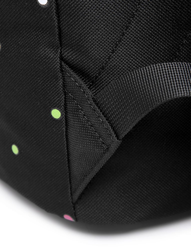 VUCH Mellora Dotty Black.

Vnútorný oddelený priestor na mini notebook a malá priehradka na zips
Zapínanie na zips + po prehnutí je možné aj zabezpečiť ultra silným magnetickým patentom
Nastaviteľné ramenné popruhy
Polstrovaný chrbát pre maximálne pohodlné nosenie
 Cutie Dotty
Vytmav to sivej!
Kolekcia Cutie Dotty je do bodky vybavená hravosťou a šmrncom.