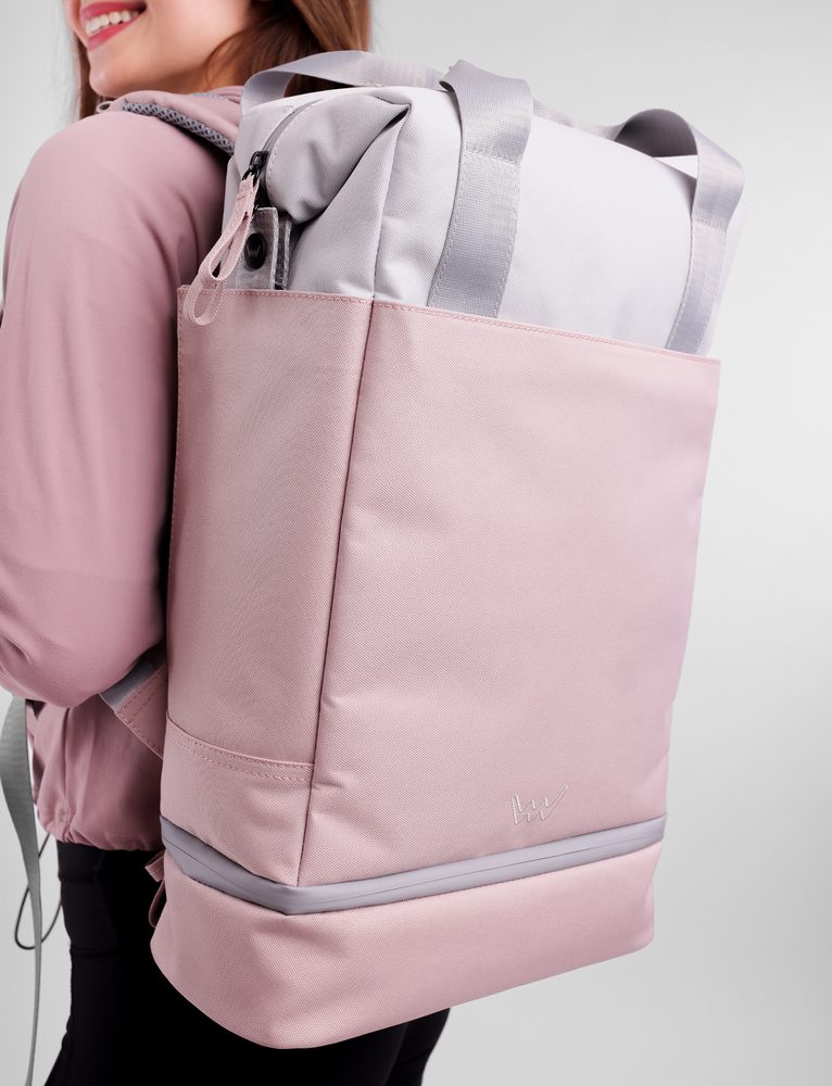 VUCH Jorin Pink.

Priestranný batoh s množstvom vreciek
Vyrobený z recyklovaného materiálu
Spodný priestor možno využiť napríklad na obuv
Vrecko na zips na popruhu
 Eco batohy
Objavte eco batohy od Vuch, vďaka ktorým bude váš ďalší výlet o niečo udržateľnejší, ale zároveň stále dosť štýlový.
Pri batohoch je naším cieľom vytvoriť dokonalú rovnováhu medzi originálnym vzhľadom, kvalitným spracovaním a udržateľným materiálom.