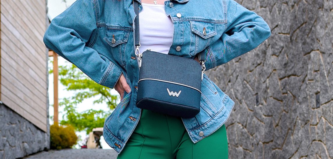 Cara Canva Blue