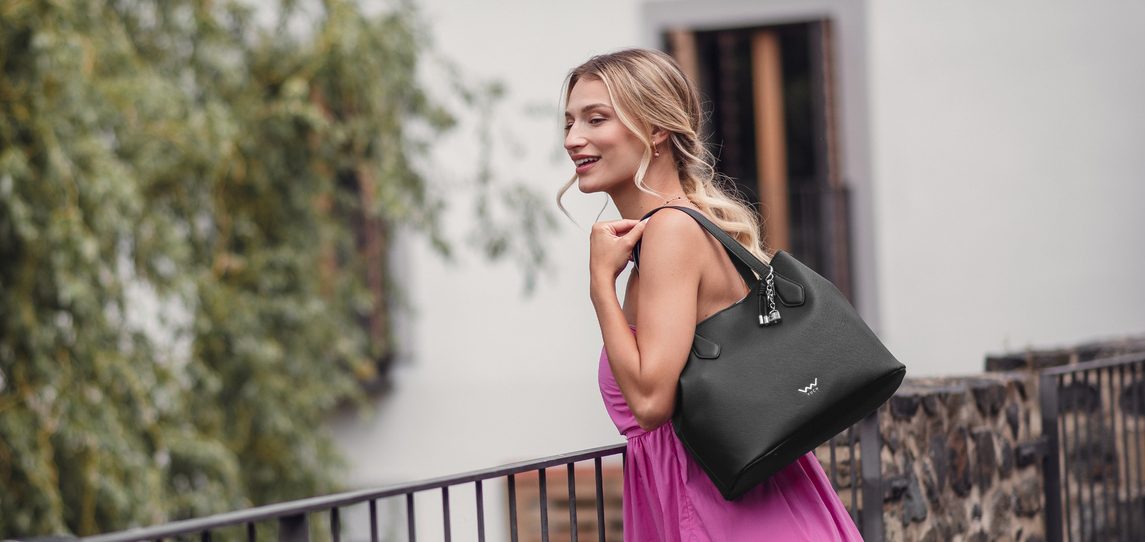 Roselda Charm Black