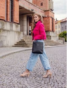 Anna Blue