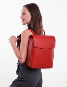 Nikolett Red