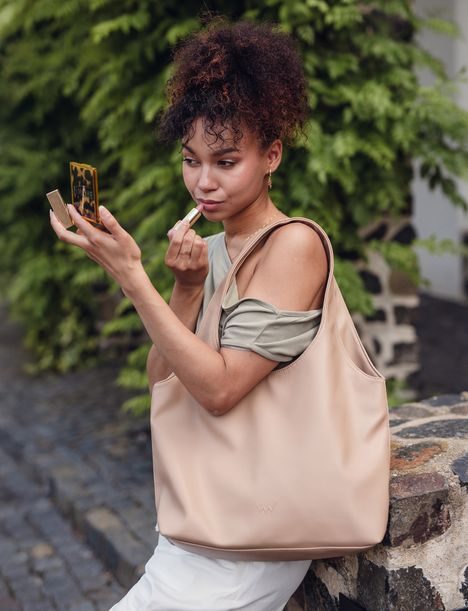 Eileen Beige