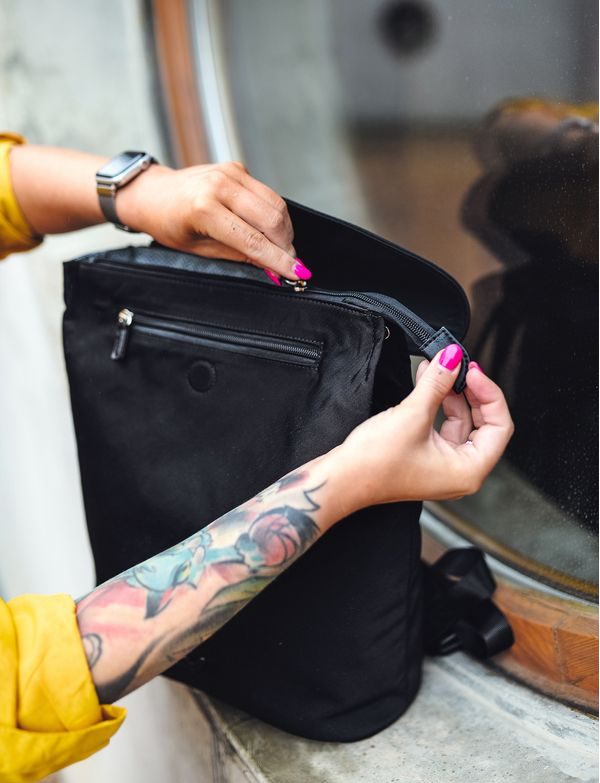 Joanna Canva Black