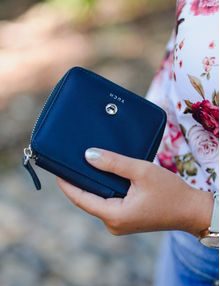 Cara Canva Blue