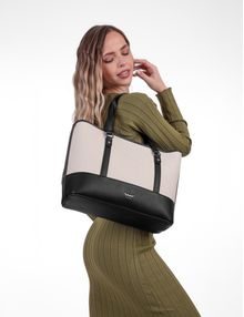 Roselda Classy Black