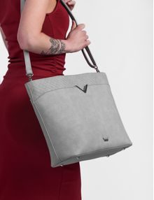 Nikolett Grey
