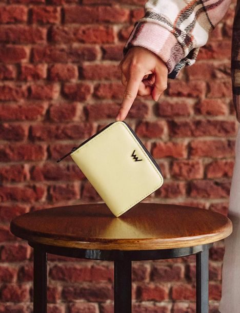 Gibson Butter Yellow