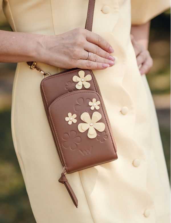 Daisy Glow Brown