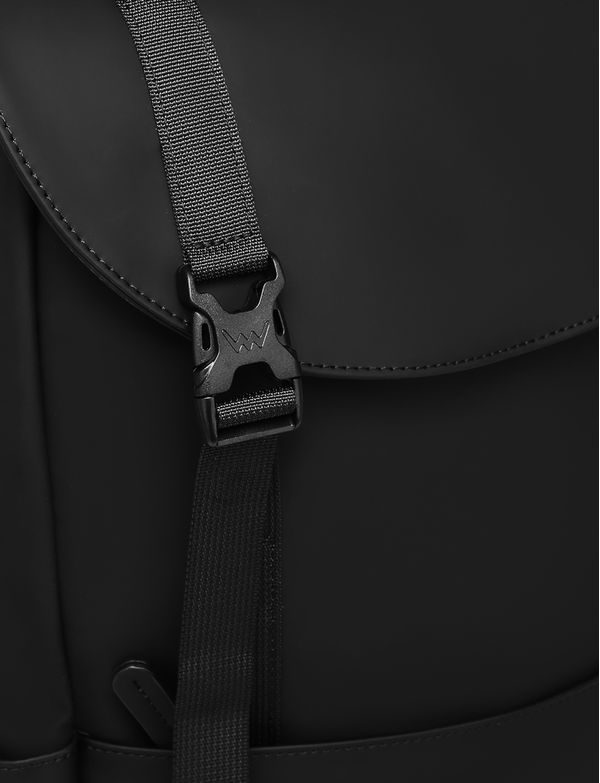 Corbin Sealed Men Black
