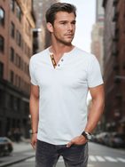 Kényelmes, divatos fehér póló