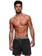 Divatos fekete férfi fürdőruha szürke övvel
