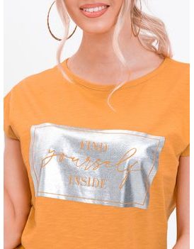 Divatos mustár színű női póló lenyomattal SLR026