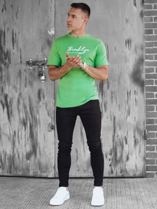 Piros póló egyedi lenyomattal