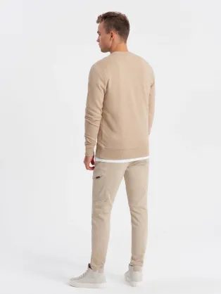 Modern fekete egyszerű felső