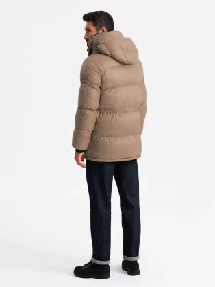 Érdekes fekete téli kabát kapucnival