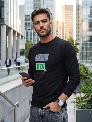 Fekete pulóver eredeti felirattal