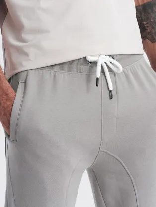 Egyedi halvány kék póló feliratokkal