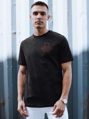 Vonzó fekete póló