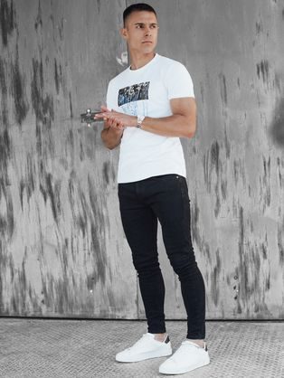 Piros póló egyedi lenyomattal