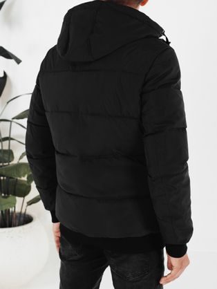 Érdekes fekete téli kabát kapucnival