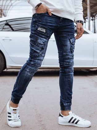 Érdekes férfi farmer zsebekkel