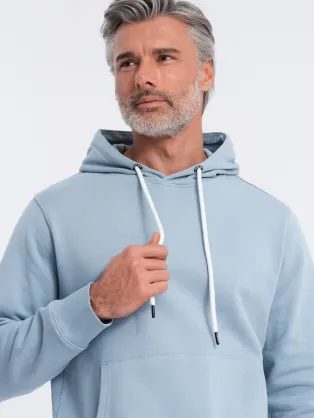 Vonzó rózsaszín kapucnis pulóver