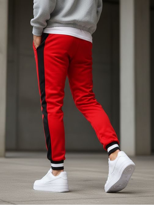 Piros melegítő csíkkal