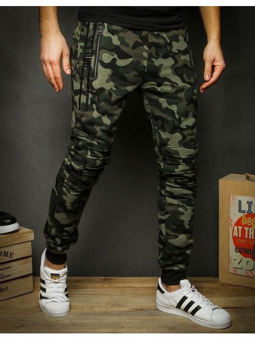 Sötétzöld terepmintás melegítő nadrág