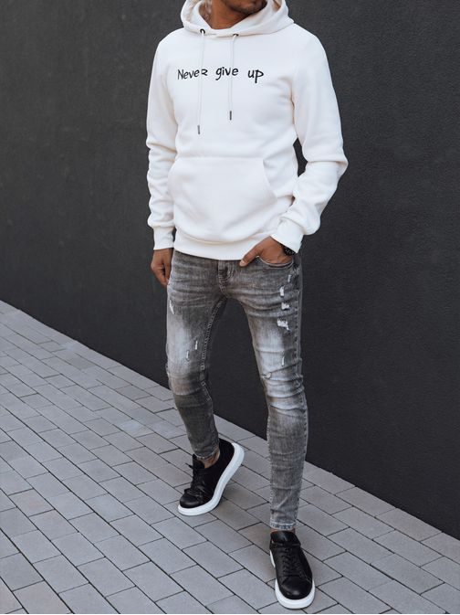 Fehér kapucnis felső felirattal