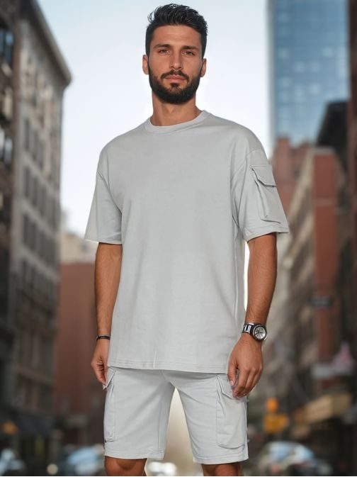 Szemet gyönyörködtető férfi együttes zsebekkel szürke színben