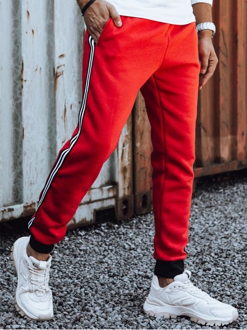 Férfi piros tréningnadrág dekoratív övvel