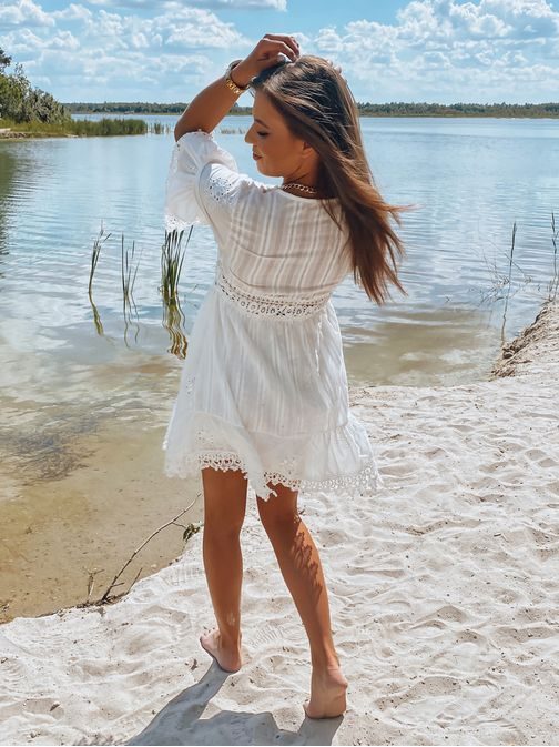 Csodálatos fehér női nyári ruha Birma