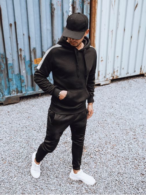 Kényelmes melegítő együttes fekete színben