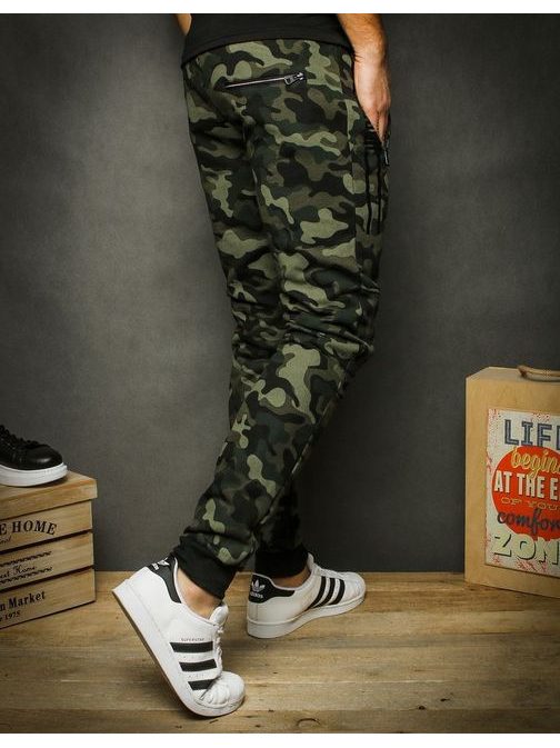 Sötétzöld terepmintás melegítő nadrág