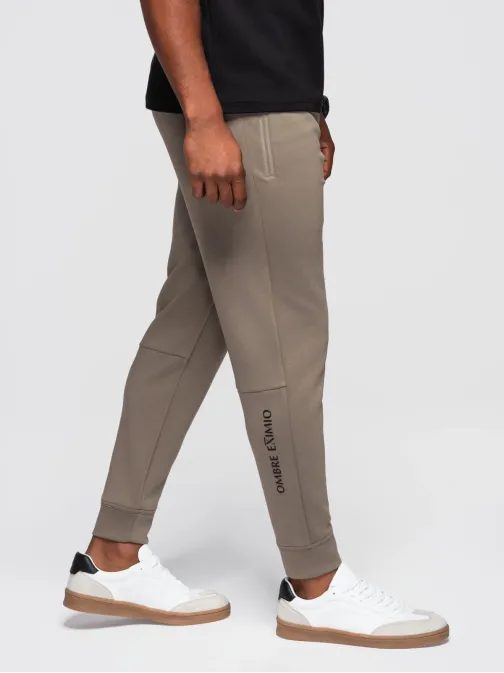 Trendi melegítőnadrág férfiaknak barna V3 OM-PASK-0223