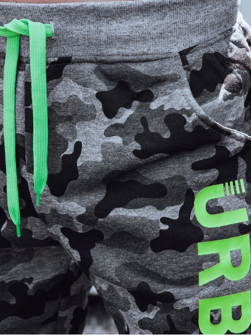 Divatos terepszínű tréningnadrág férfiaknak szürke színben