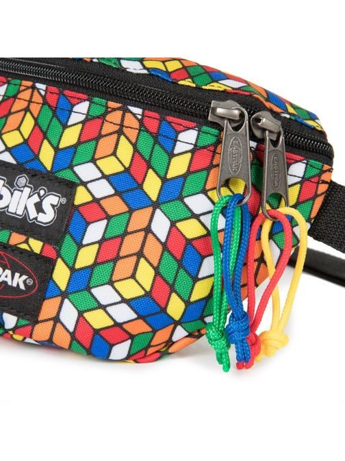 EASTPAK vesetáska színes Rubik kocka mintával