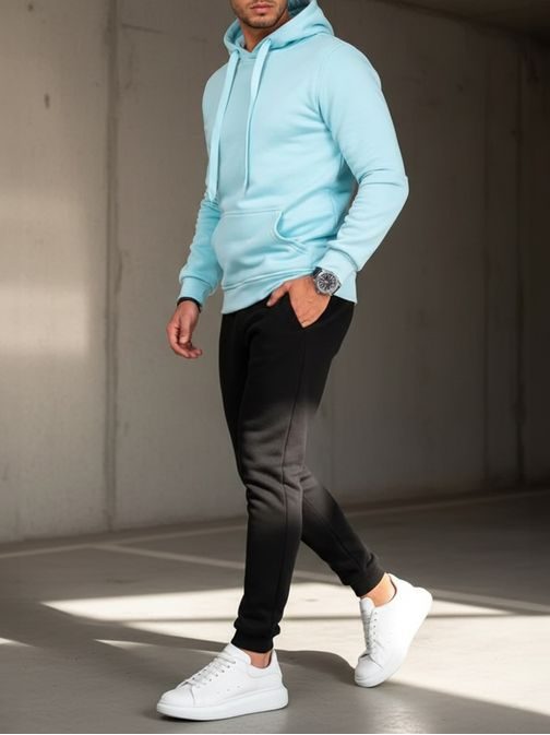 Halvány kék melegítő együttes