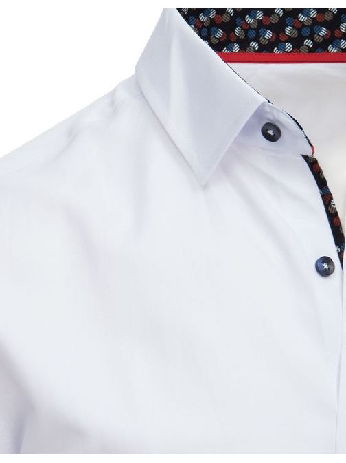 Vonzó fehér szűkített ing