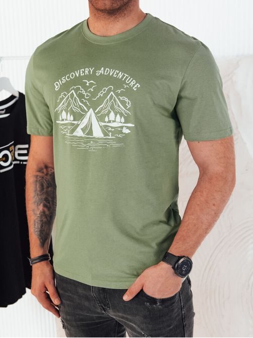 Zöld póló feltűnő felirattal