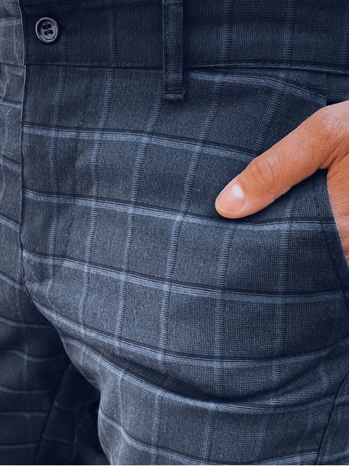 Vonzó sötét kék káró mintás nadrág