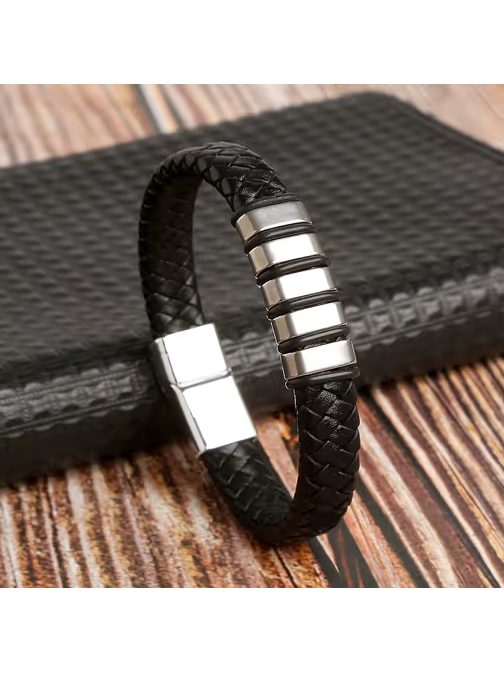 Bőrből kötött karkötő díszítéssel fekete