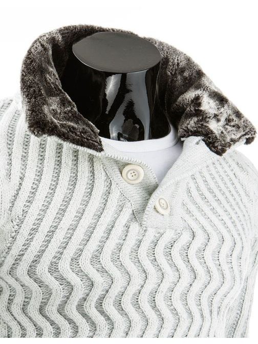 Fehér kötött pulóver