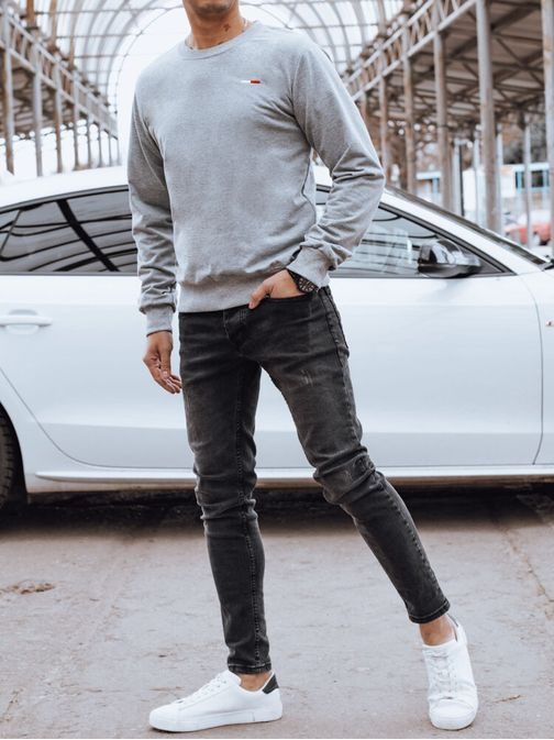 Vonzó szürke pulóver