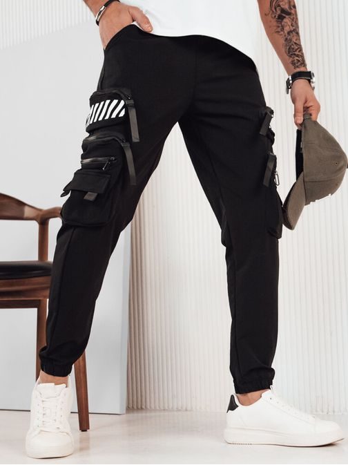 Időtlen fekete jogger nadrág