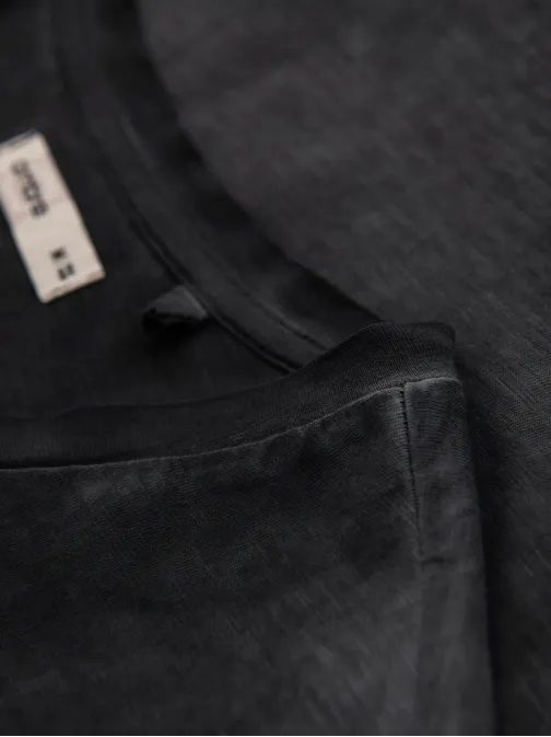 Fekete férfi póló mosott V6 mintával TSWT-0242