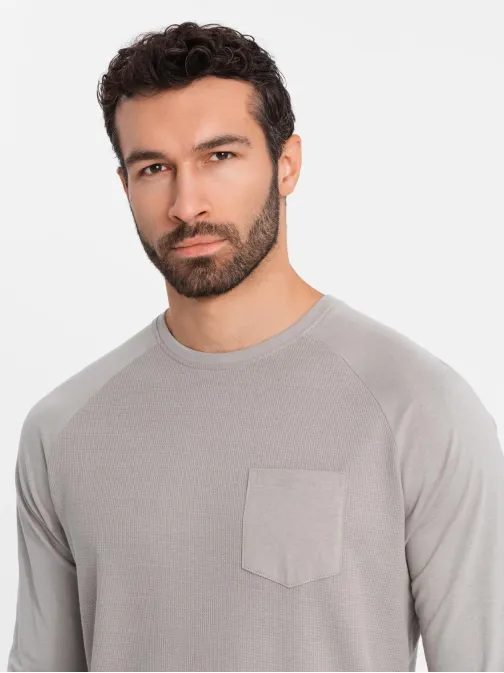 Szürke póló hosszú ujjal és zsebbel om-lscl-0109