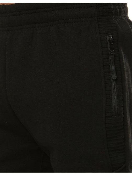 Egyszerű fekete bélelt melegítő nadrág