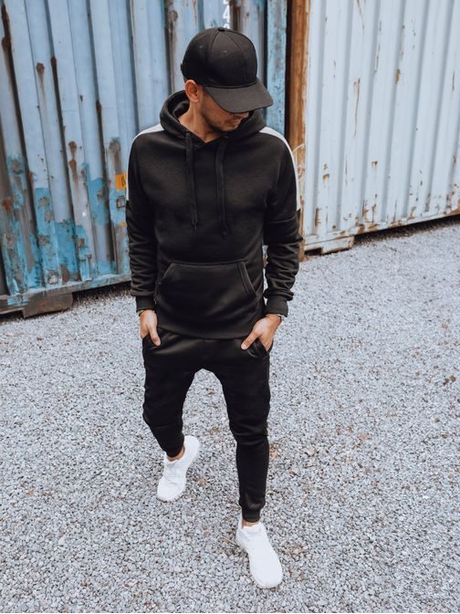 Kényelmes melegítő együttes fekete színben